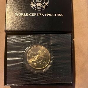 VTG World Cup USA 1994 Commemorative Coin
Uncirculated Clad Half Dollar With COA